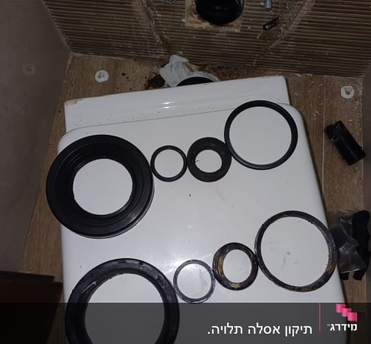 חלקי גומי לאינסטלציה על אסלה